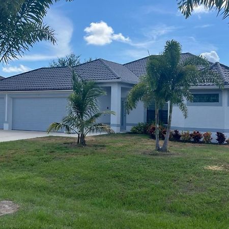 The Salt Life Get Away - Cape Coral, Florida Villa Bagian luar foto