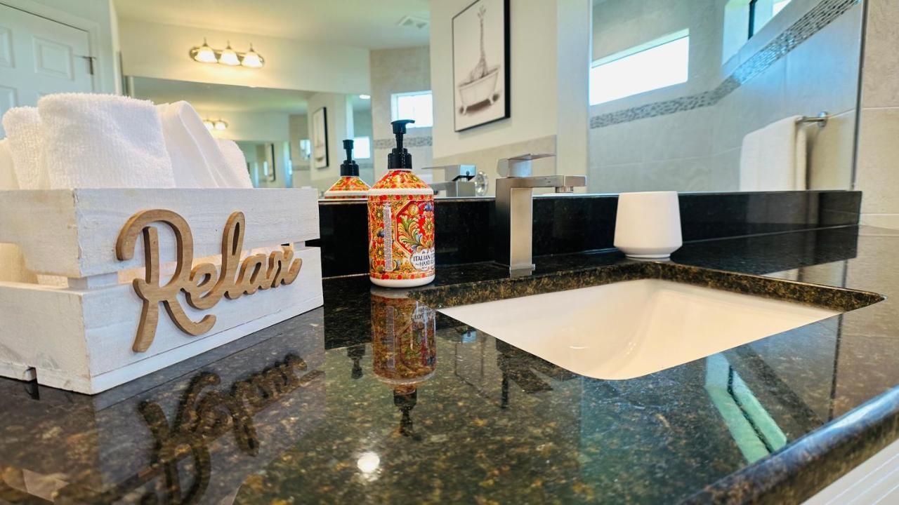 The Salt Life Get Away - Cape Coral, Florida Villa Bagian luar foto